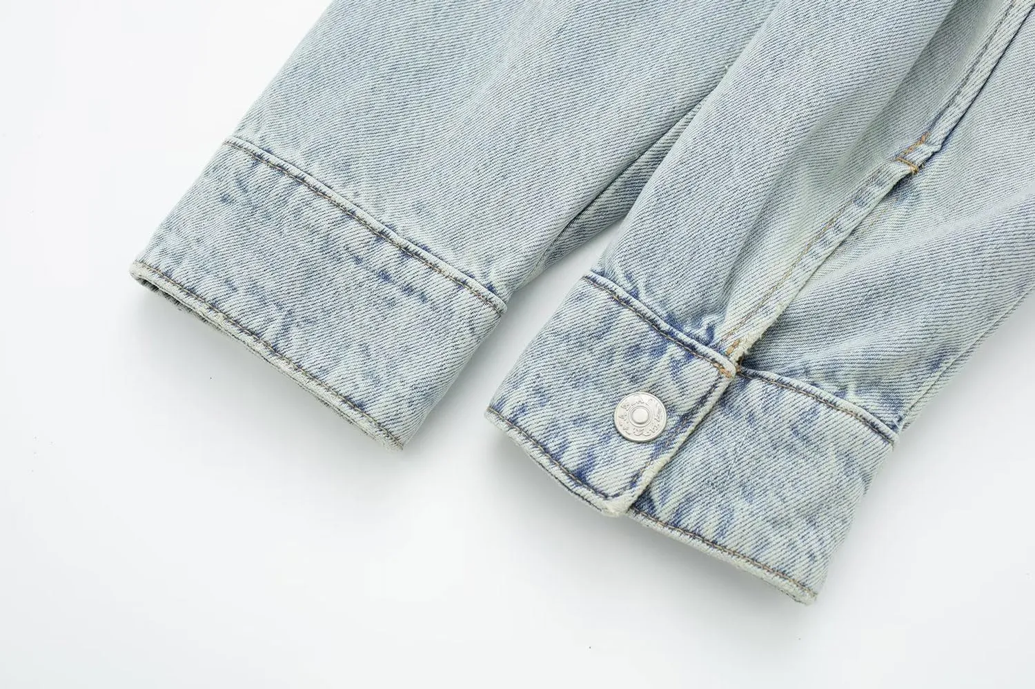 chouyatou Women's Fall Moto Biker Distressed Denim Jacket Boyfriend Casual Belted Short Jean Jacket