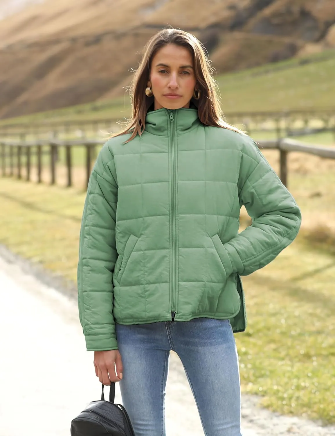 Quilted Puffer Jacket Women Lightweight Short Zip Up Padded Coat with Pockets