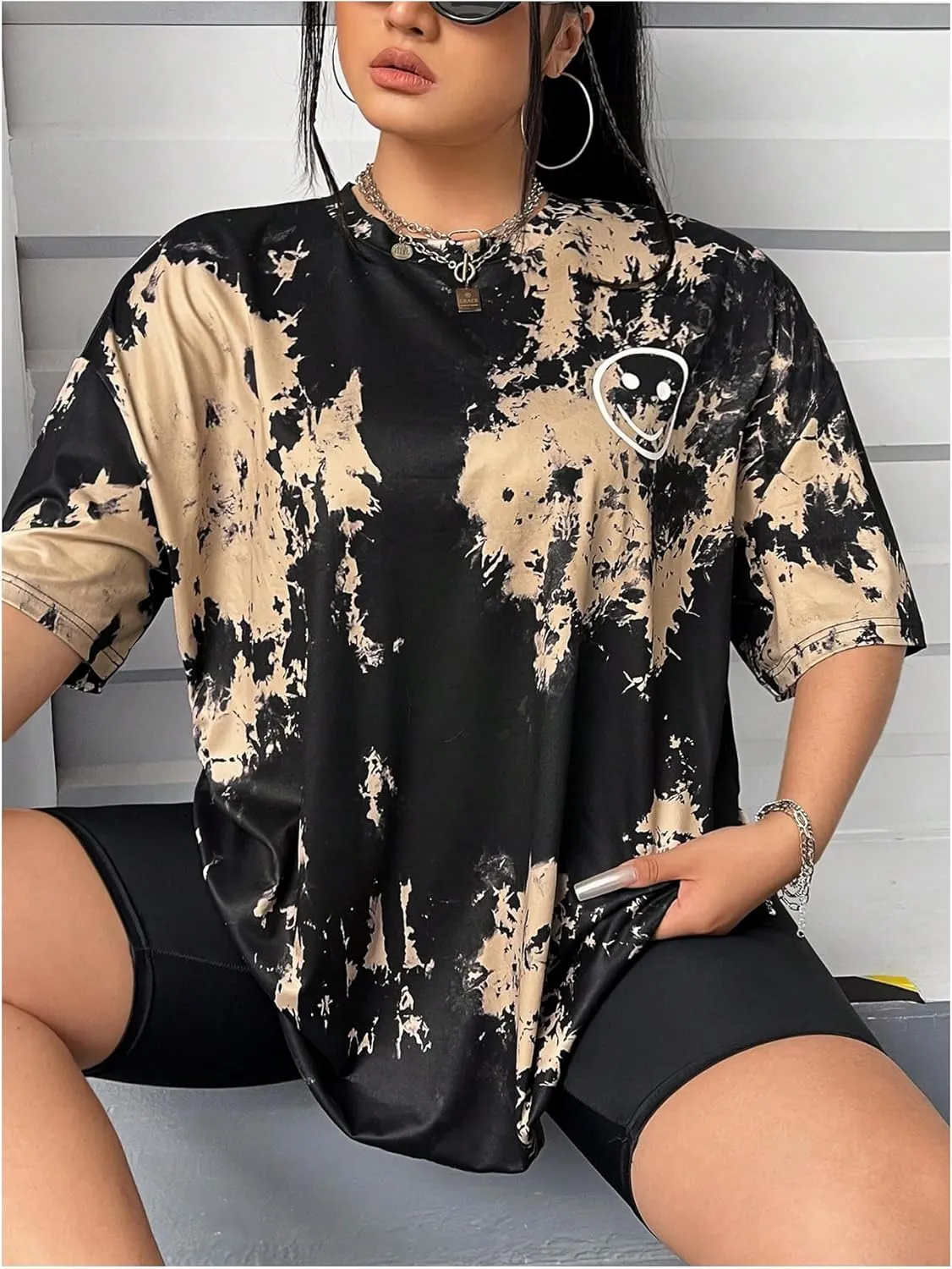 Verdusa Women's Plus Size Tie Dye Smile Print Graphic Tee Vintage Crew Neck T Shirt