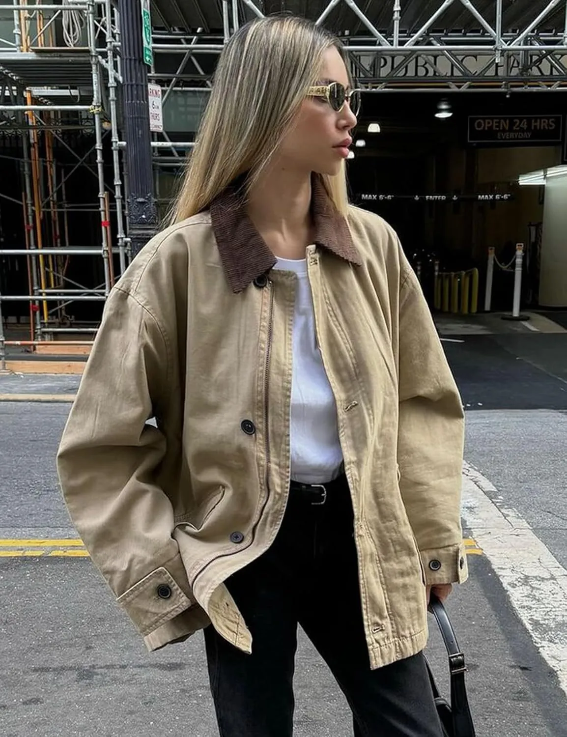 Wyeysyt Lightweight Barn Jacket for Women Corduroy Collar Canvas Jackets Button Down Outwear with Pockets