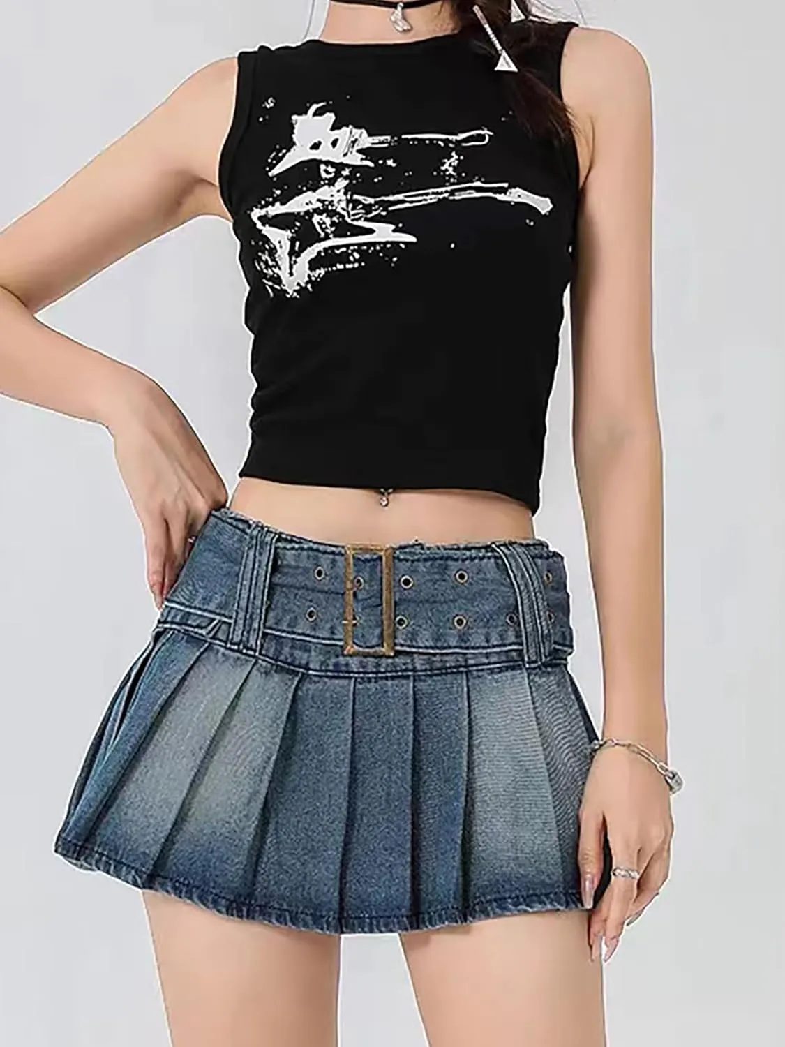 Xineicy Women's Star Sleeveless Crop Top Vintage Y2k Tops Round Neck Racerback Tank Tops Casual Tee